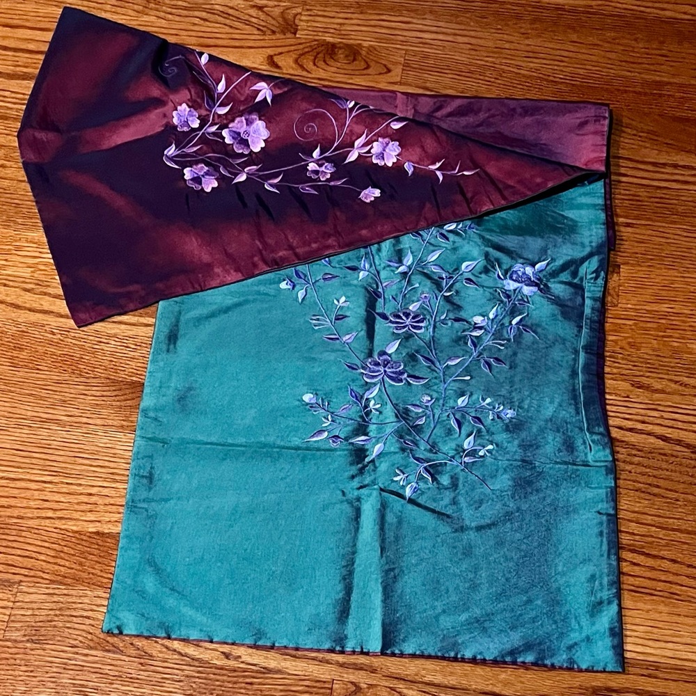 NWOT Reversible silk wrap.